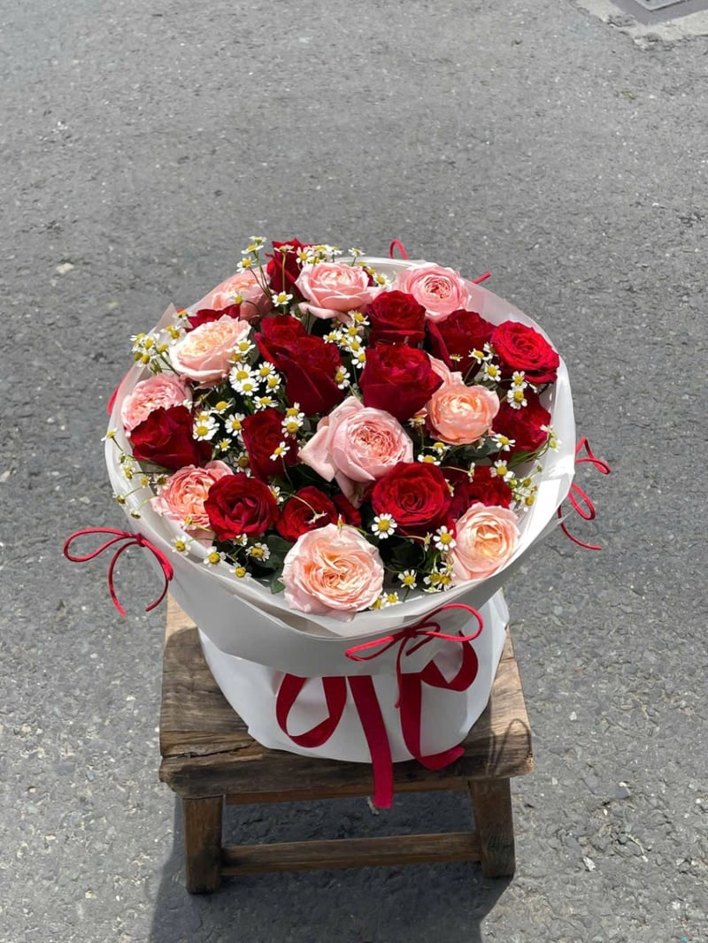 Bó Hoa Form Tròn Julibee mix Ecu Đỏ 2