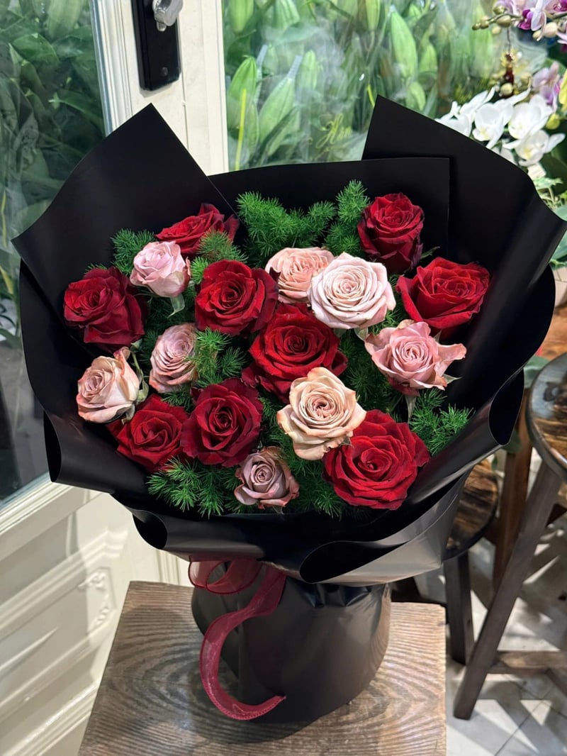 Bó Hoa Hồng Đỏ Mix Capuchino 2